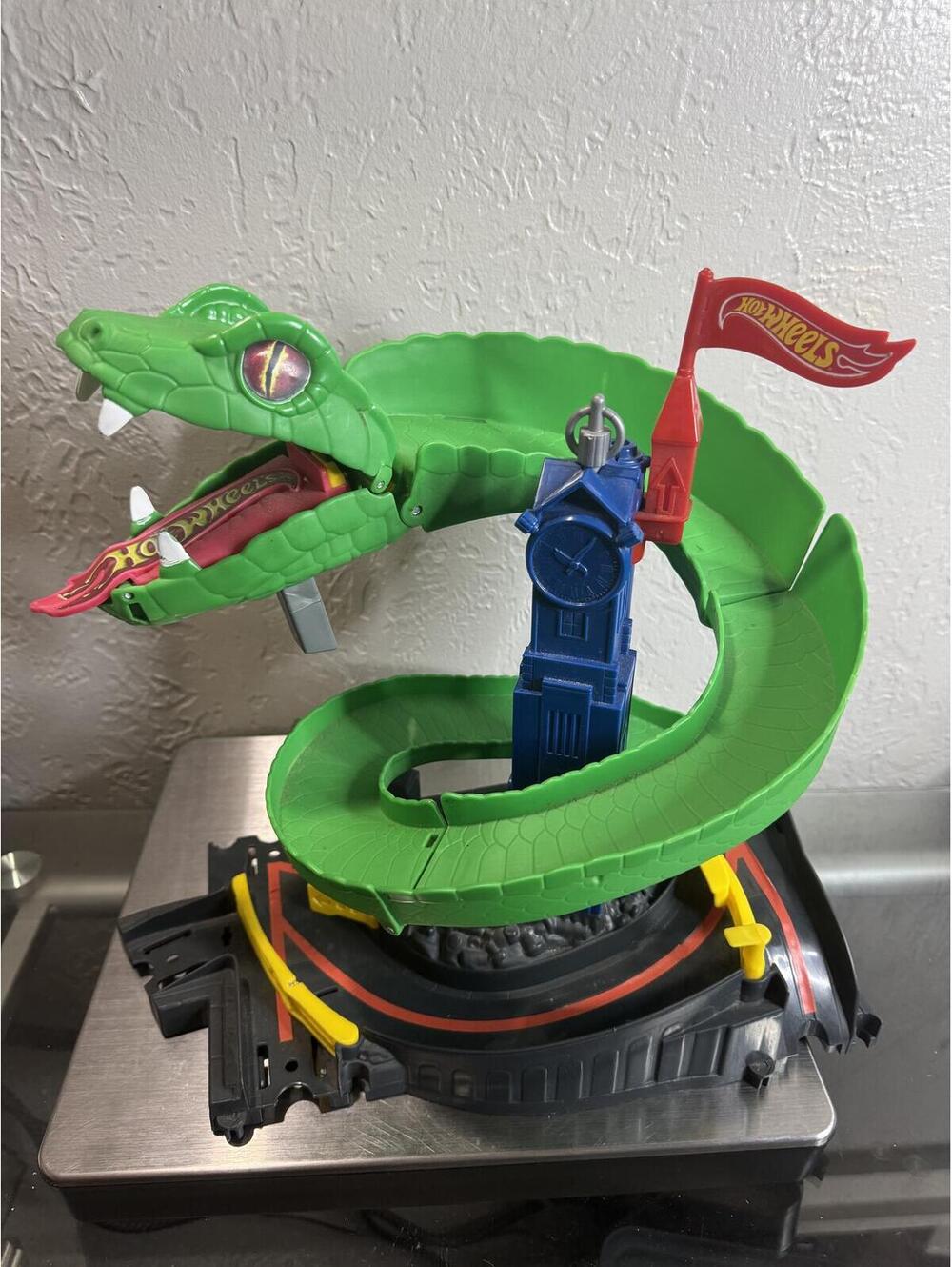 Hot Wheels Cobtra Crush car play set.
